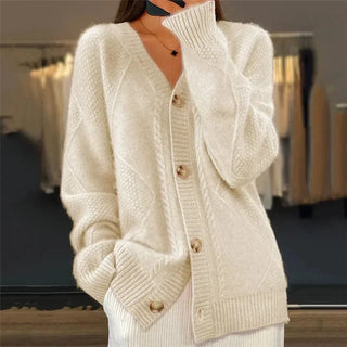 Aaliyah | Cardigan mit Knopfleiste, V-Ausschnitt und Diamantstrick-Detail