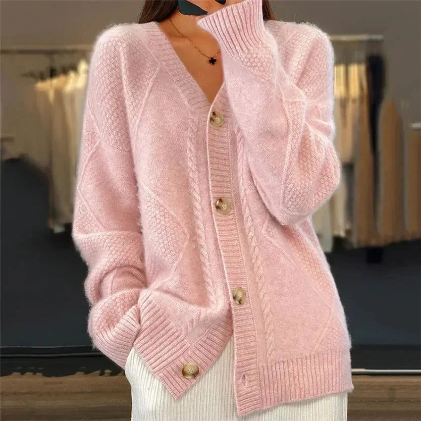 Aaliyah | Cardigan mit Knopfleiste, V-Ausschnitt und Diamantstrick-Detail