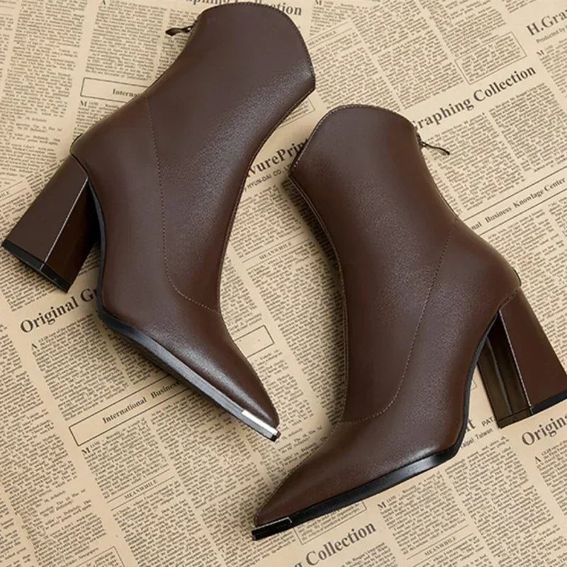 Damen Stiefel aus Kunstleder mit Metallkappe