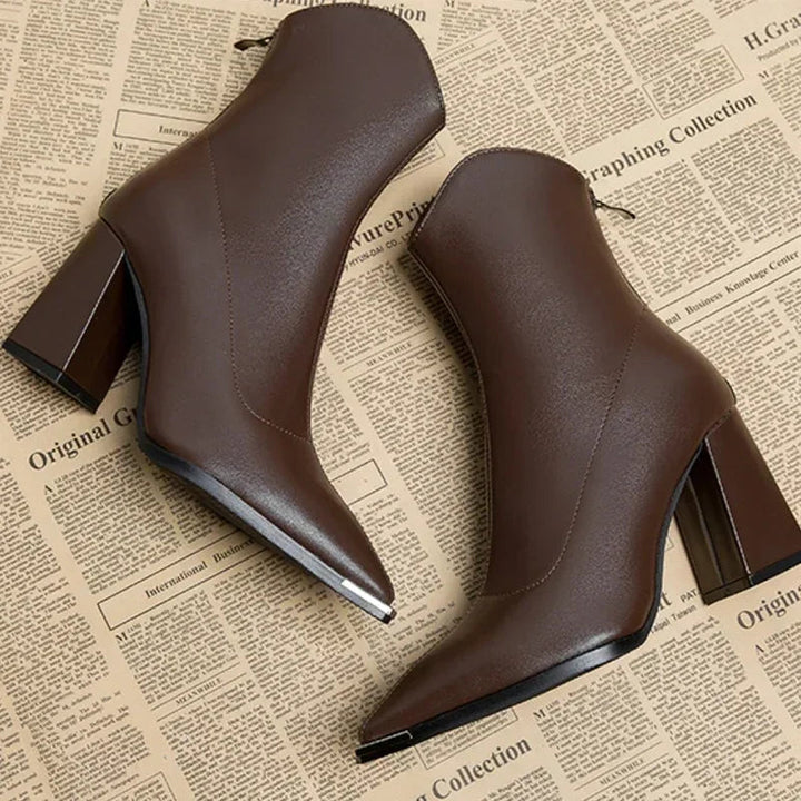 Damen Stiefel aus Kunstleder mit Metallkappe