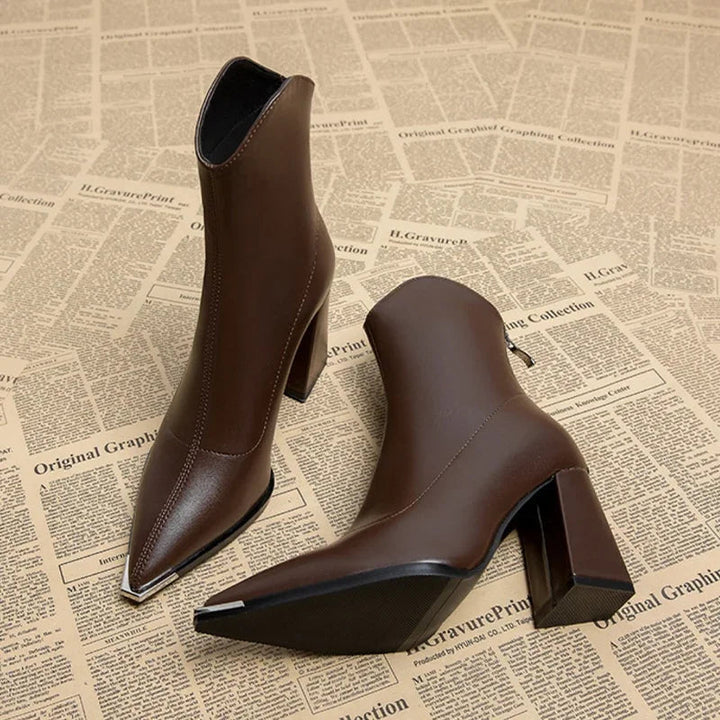Damen Stiefel aus Kunstleder mit Metallkappe