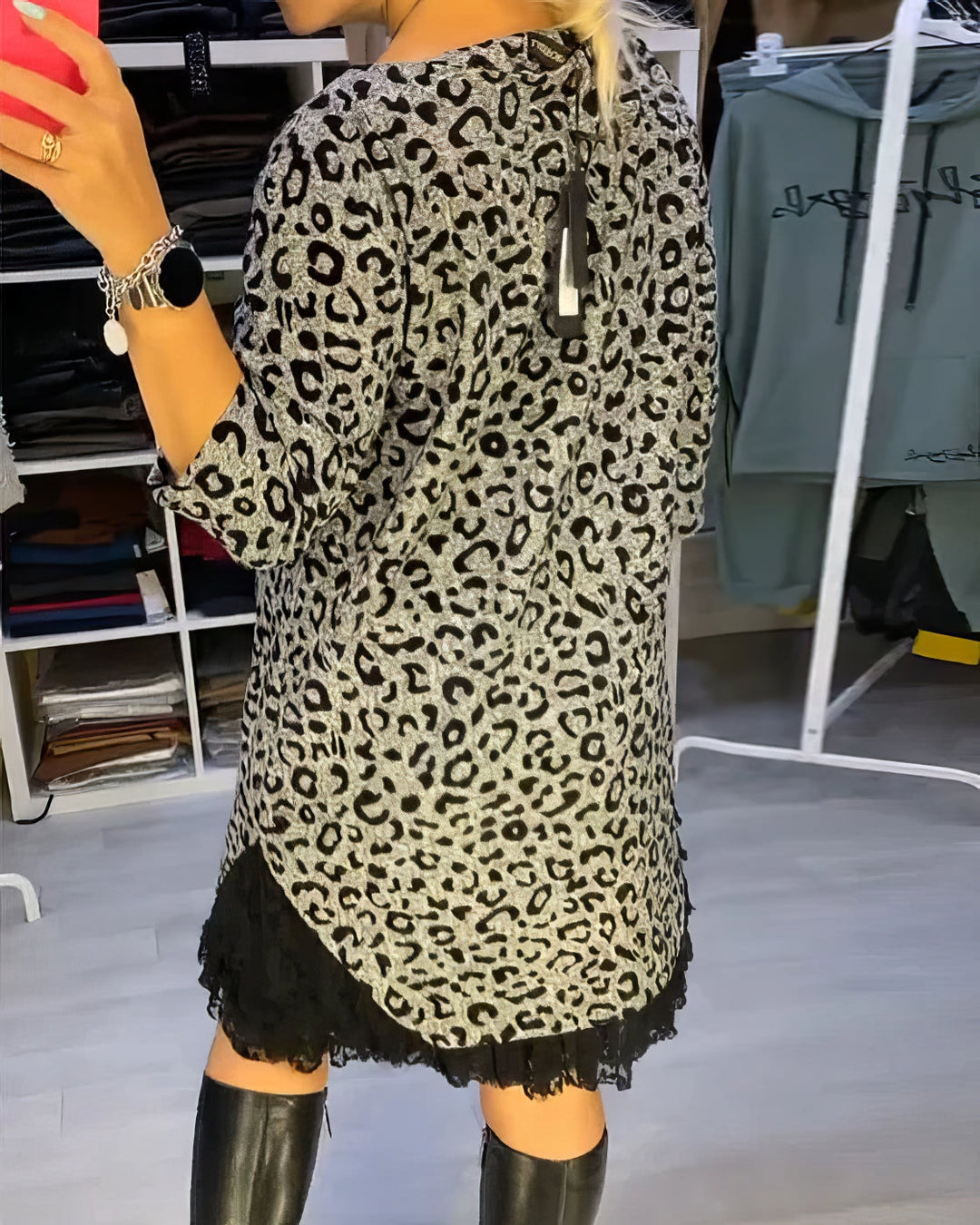 Elegante Damen Kleider | Figurbetontes Leopardenmuster Kleid mit Klassischem Rundhalsausschnitt | Stilvoller Look für Alltag und besondere Anlässe