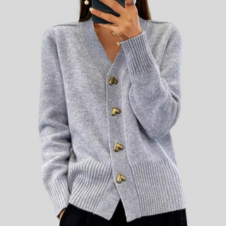 Sunniva | Verspielte Note, elegant getragen