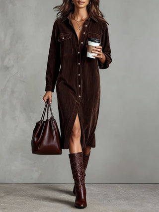 Béatrice | Midi Kleid aus Cord mit Taschen und einfacher Knopfleiste
