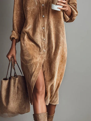 Béatrice | Midi Kleid aus Cord mit Taschen und einfacher Knopfleiste